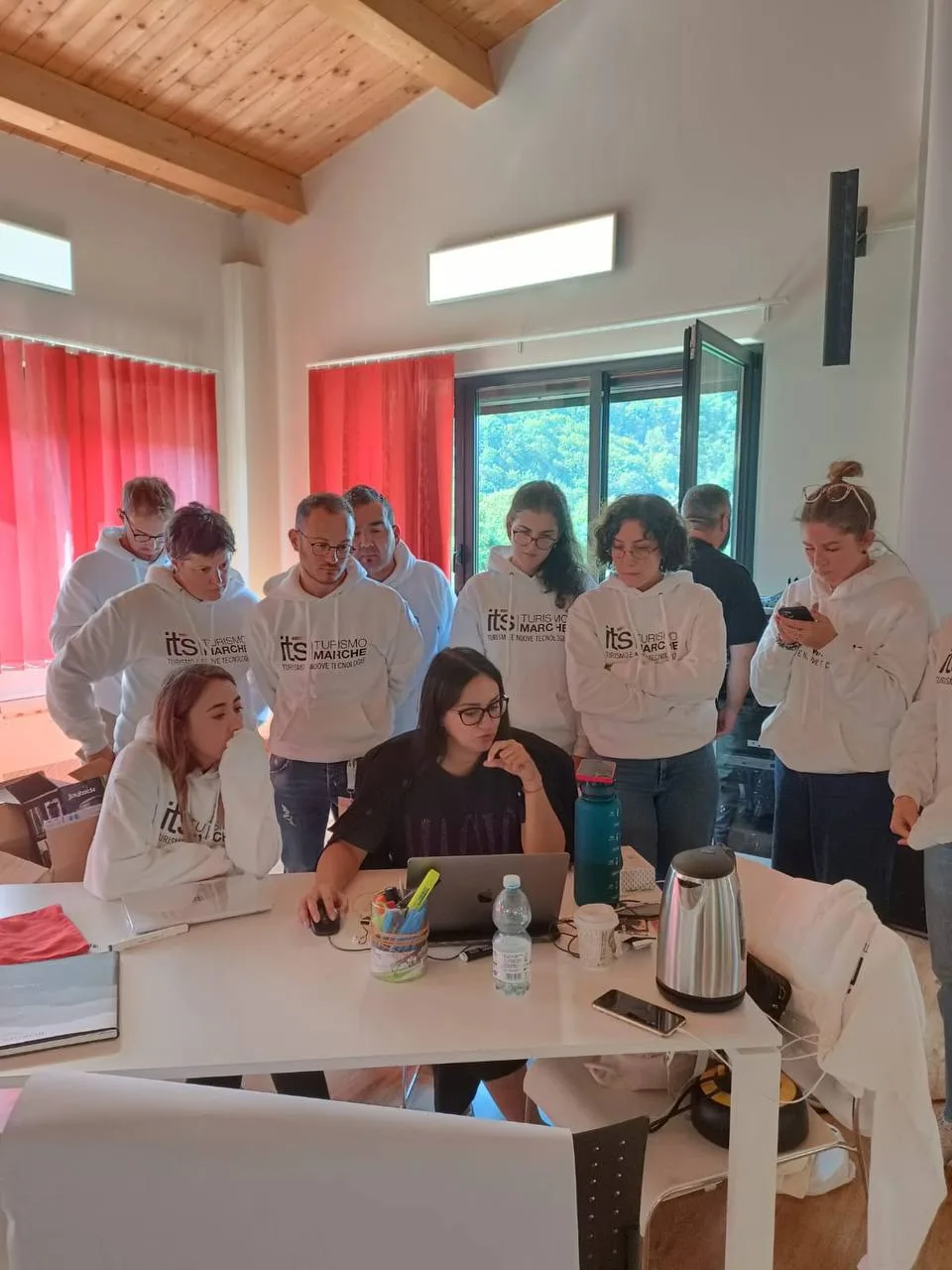 Laura Alessandrini con gli studenti del corso ITS